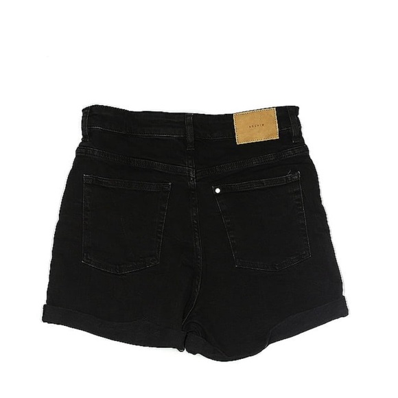 Shorts - Picture 2 of 8